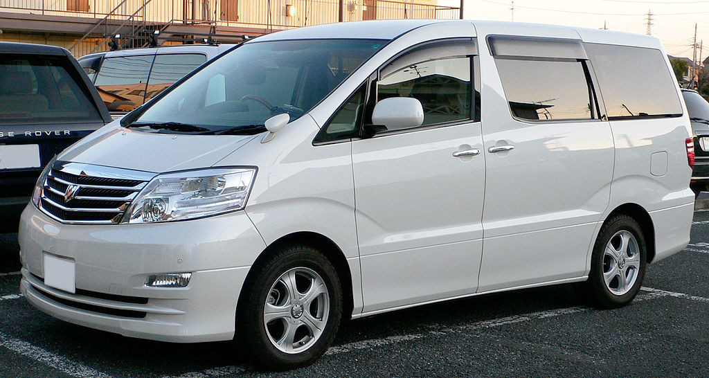 2005_Toyota_Alphard_01