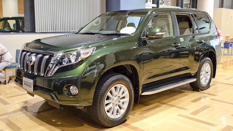 2013_Toyota_Land_Cruiser-Prado_01