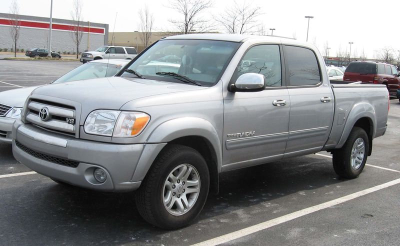 800px-2004-2006_Toyota_Tundra_DoubleCab