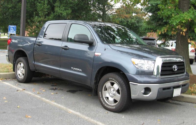 800px-2007-Toyota-Tundra-Crew-Max