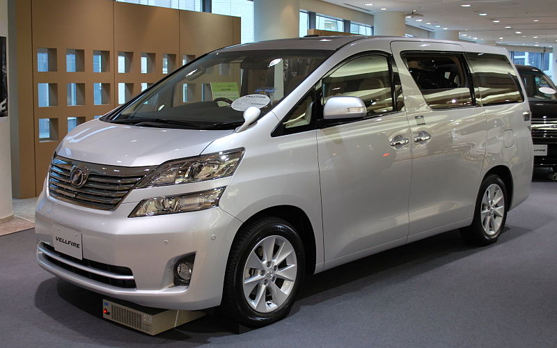 800px-2008_Toyota_Vellfire_01