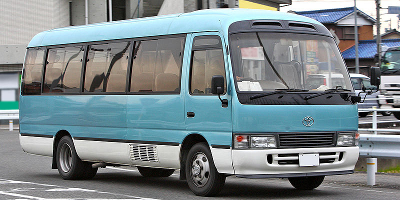 800px-Toyota_Coaster_009