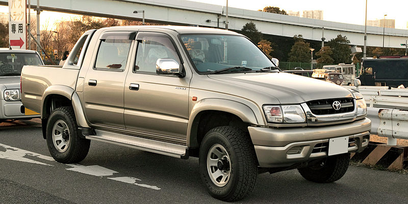 800px-Toyota_Hilux_N160_007