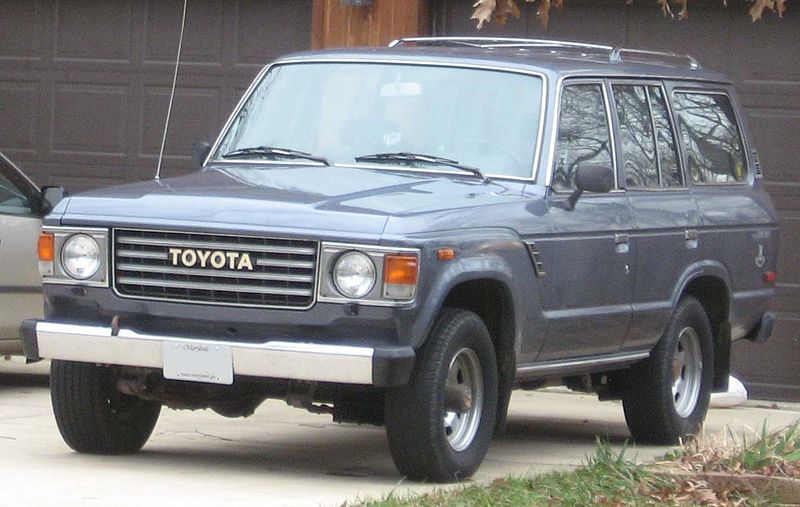 800px-Toyota_Land_Cruiser