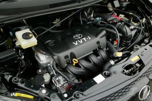 Toyota_1NZ-FE_engine_001