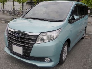 Toyota_NOAH_HYBRID_G_(ZWR80G)_front (1)