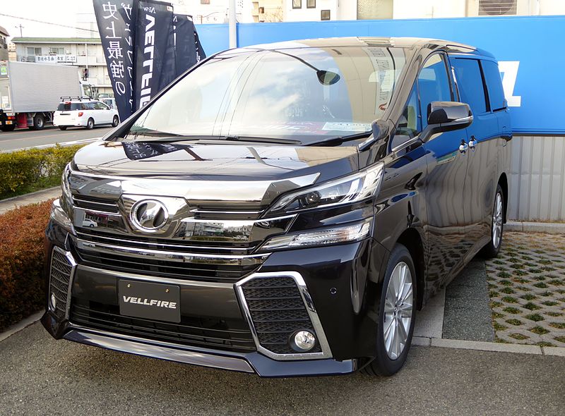 Toyota_VELLFIRE_ZA_(AH30W)_front