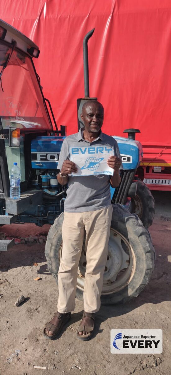 Customer with a FORD TRACTOR 4130 exported from Japan to Tanzania through EVERYCAR.jp
