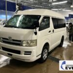 Customer delivery of a TOYOTA HIACE VAN in Canada from EVERYCAR.jp