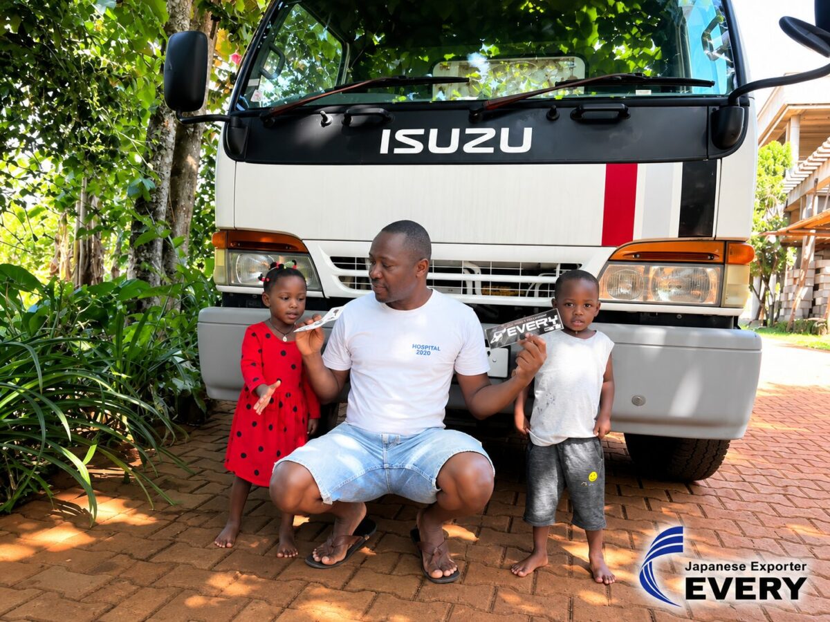 Customer in Uganda with Japanese used ISUZU FORWARD JUSTON dump truck supplied by EVERYCAR.jp