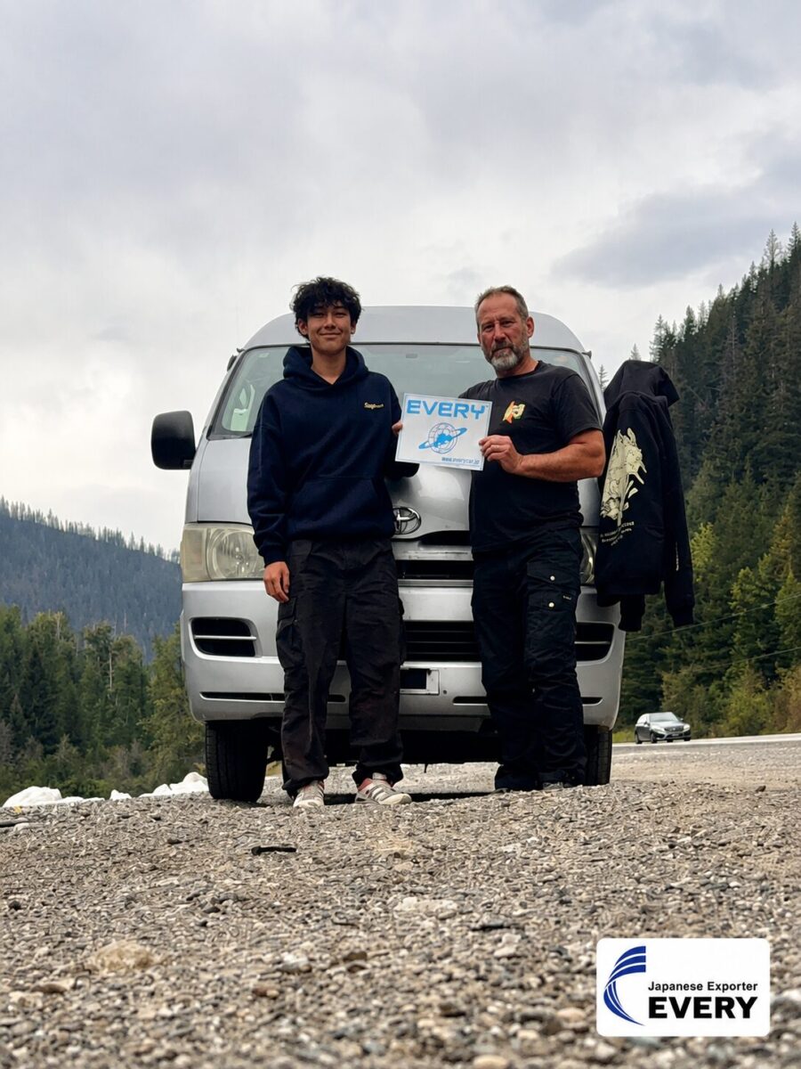 Customer with a Japanese used TOYOTA HIACE VAN exported to Canada through EVERYCAR.jp