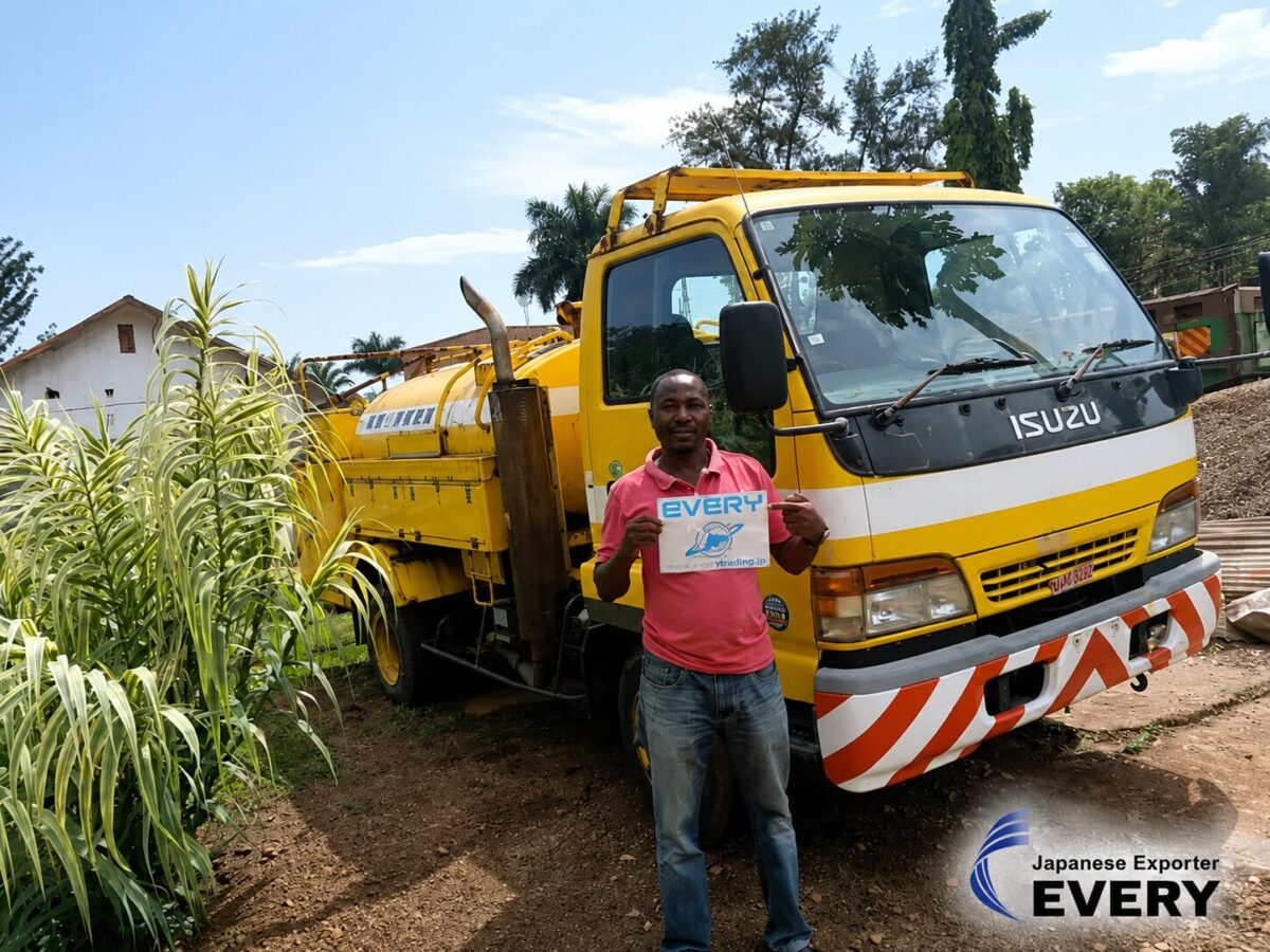 Customer delivery of a Japanese used ISUZU FORWARD JUSTON supplied to Uganda through EVERYCAR.jp