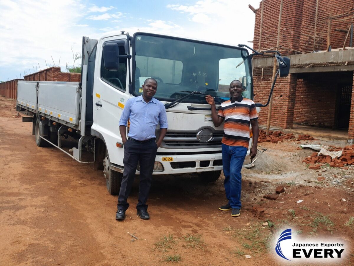 Malawi customer with a Japanese used HINO RANGER TRUCK supplied by EVERYCAR.jp