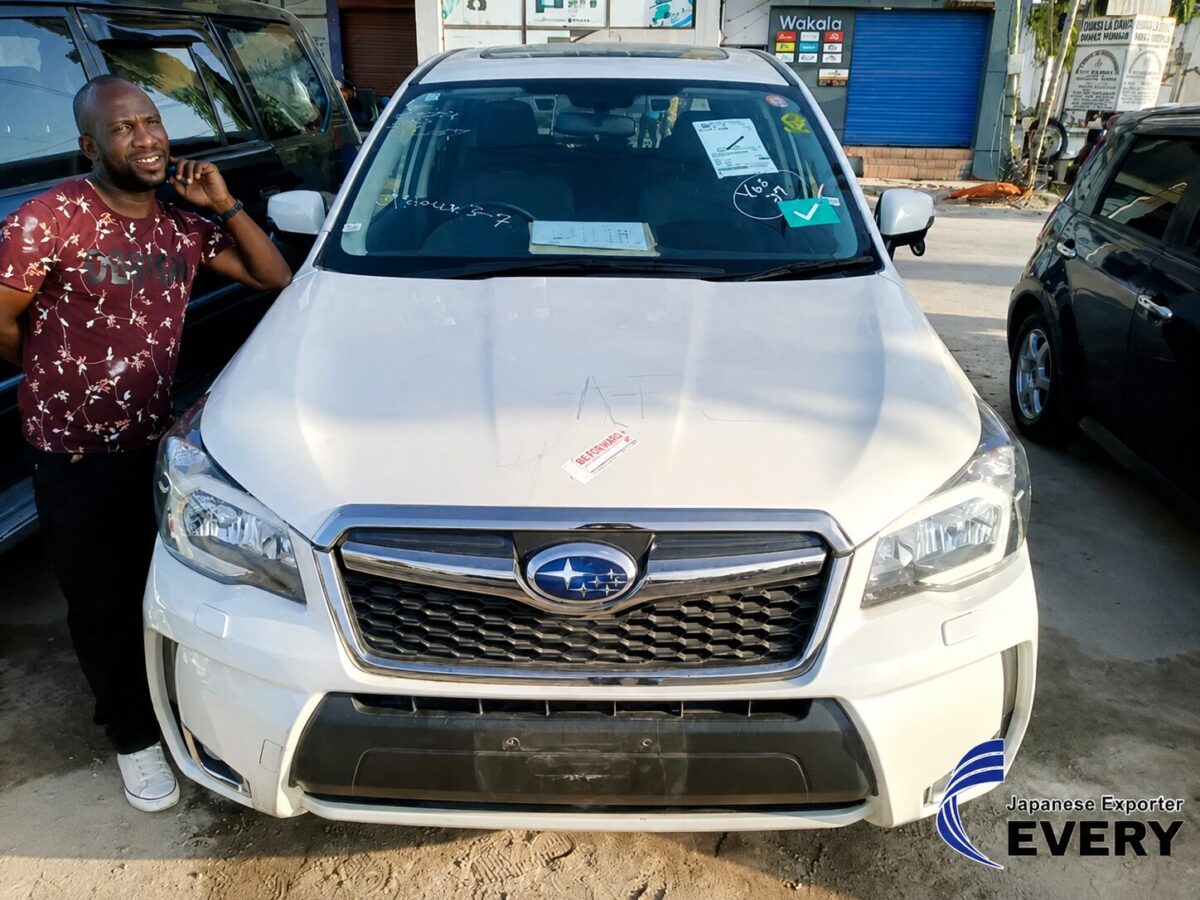 Customer in Tanzania with a SUBARU FORESTER supplied through EVERYCAR.jp