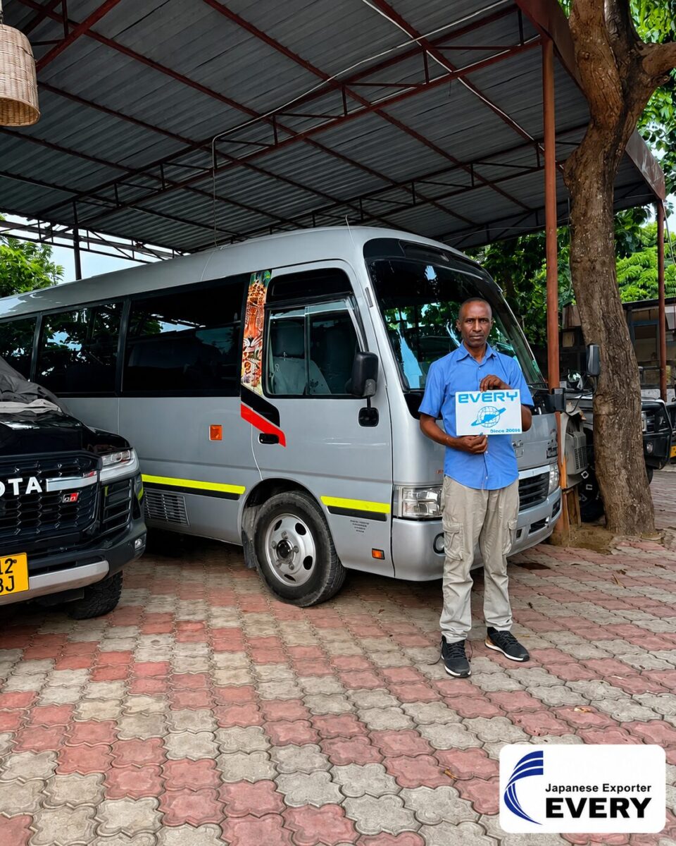 Tanzania customer with a Japanese used TOYOTA COASTER supplied through EVERYCAR.jp