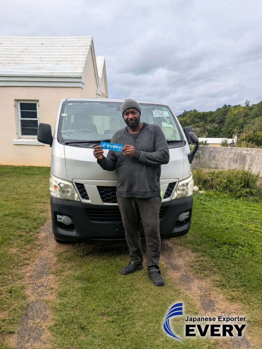Customer in Bermuda with a NISSAN NV350 CARAVAN supplied through EVERYCAR.jp