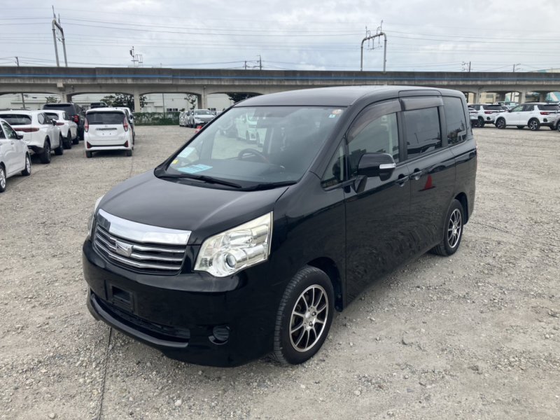 Used Toyota Noah DBA-ZRR70G exported from Japan to Zambia by EVERY TRADING Co Ltd
