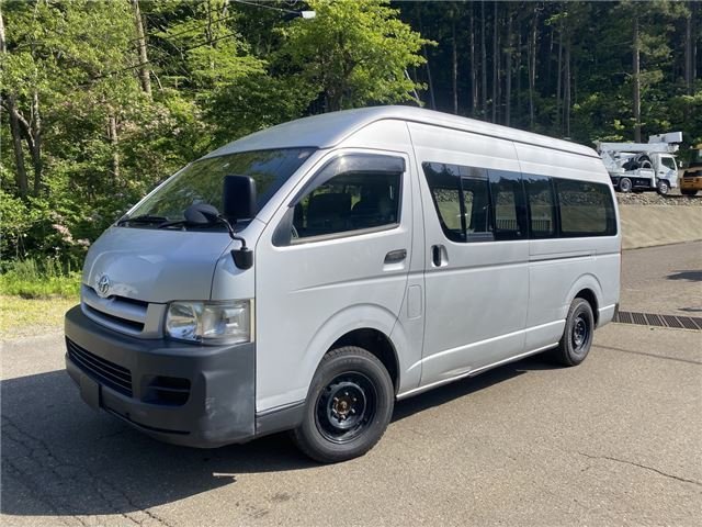 toyota hiace bus 2005 model